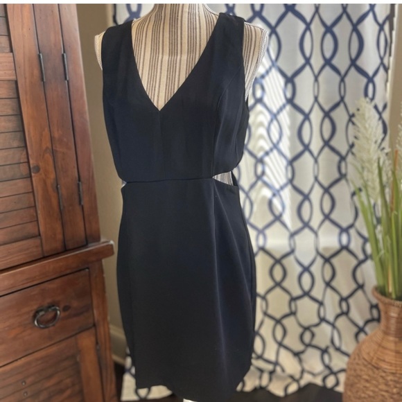 Cut out dress large - Picture 2 of 3
